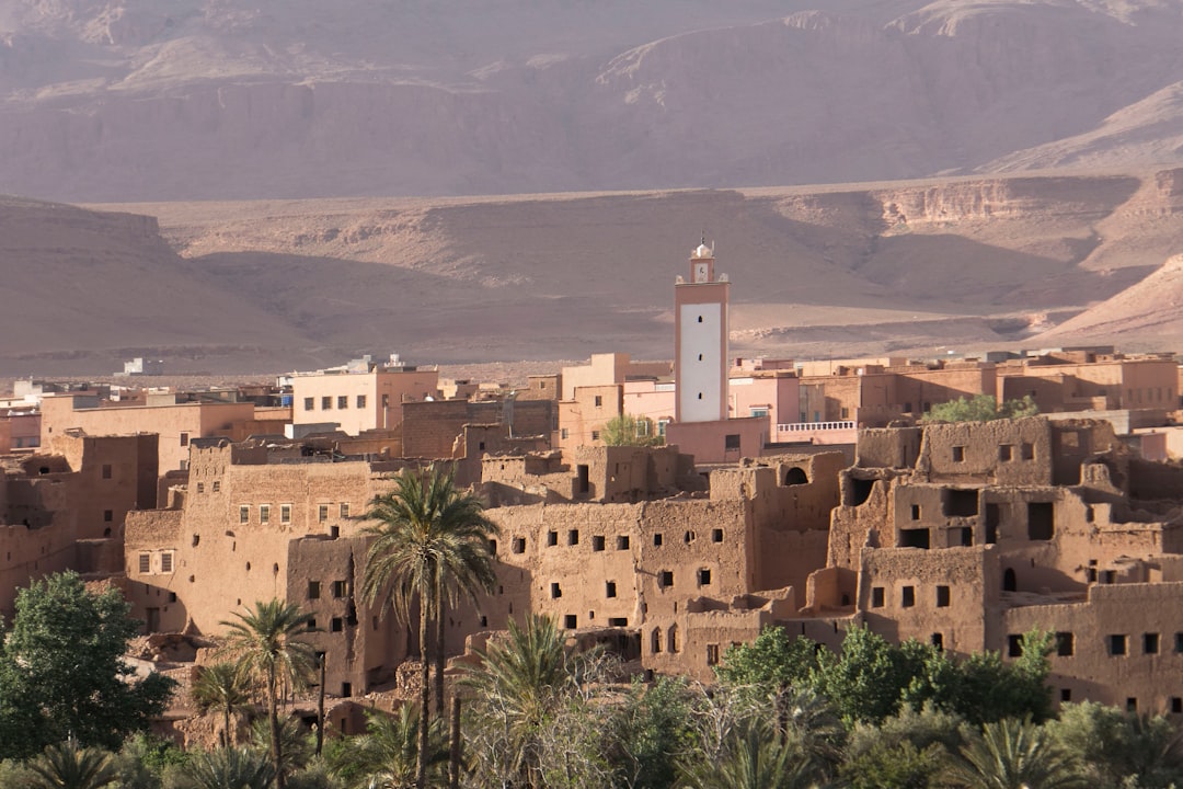 a-village-in-the-desert-with-mountains-in-the-background-0uo-lmgmiy8